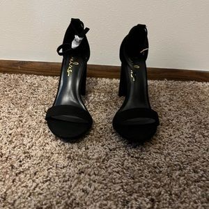 NEVER WORN Lulus Taylor Ankle Strap Heels Black Block Heel Open Women’s 7.5